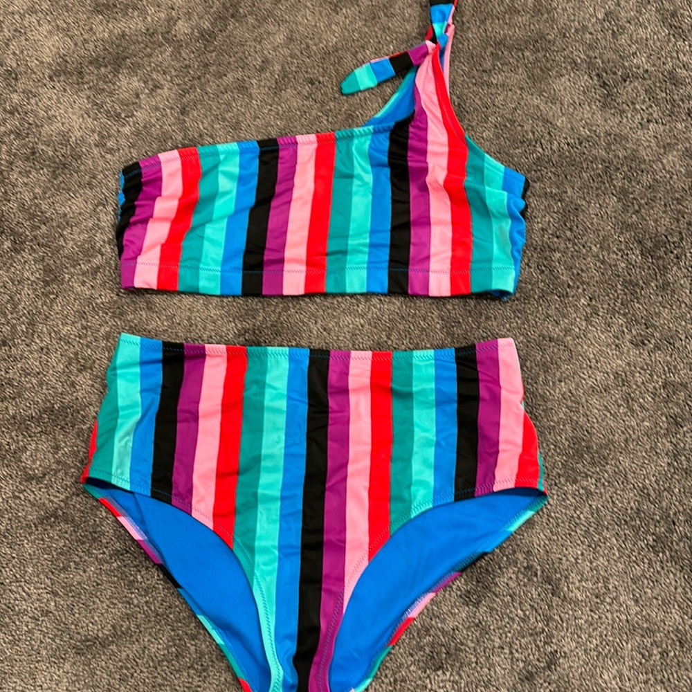 Striped one shoulder bikini